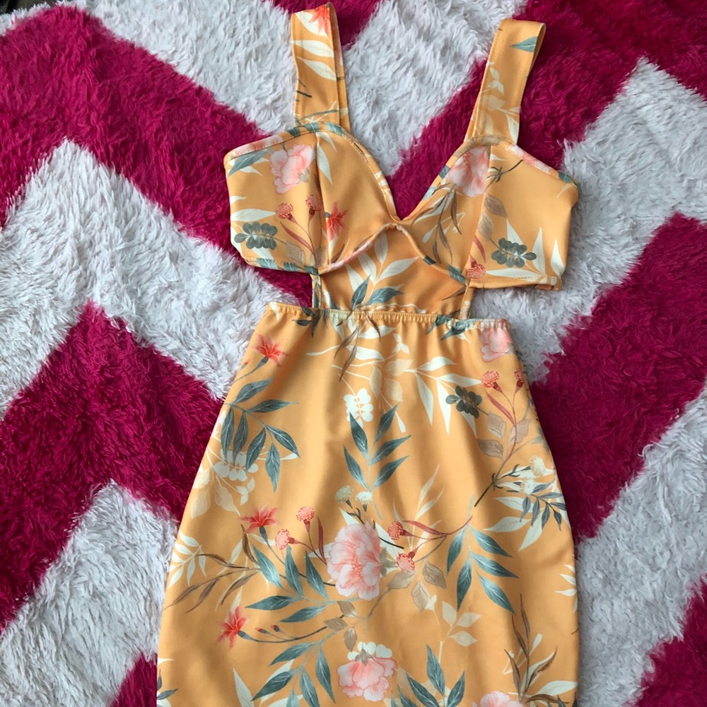 Pretty Little Thing cut out floral print dress sm